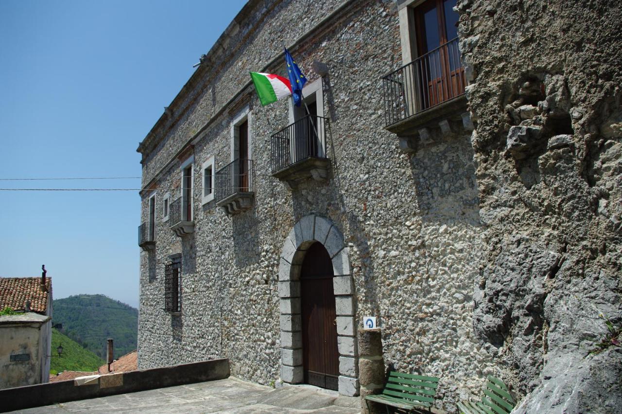 Le Due Lanterne Hotel Aieta Bagian luar foto