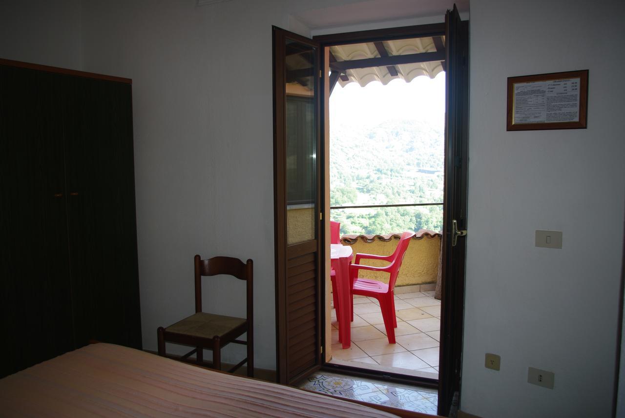 Le Due Lanterne Hotel Aieta Bagian luar foto