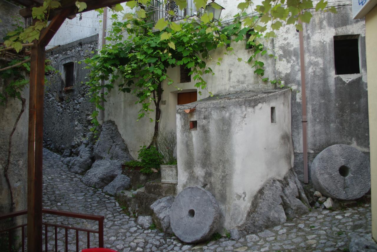 Le Due Lanterne Hotel Aieta Bagian luar foto