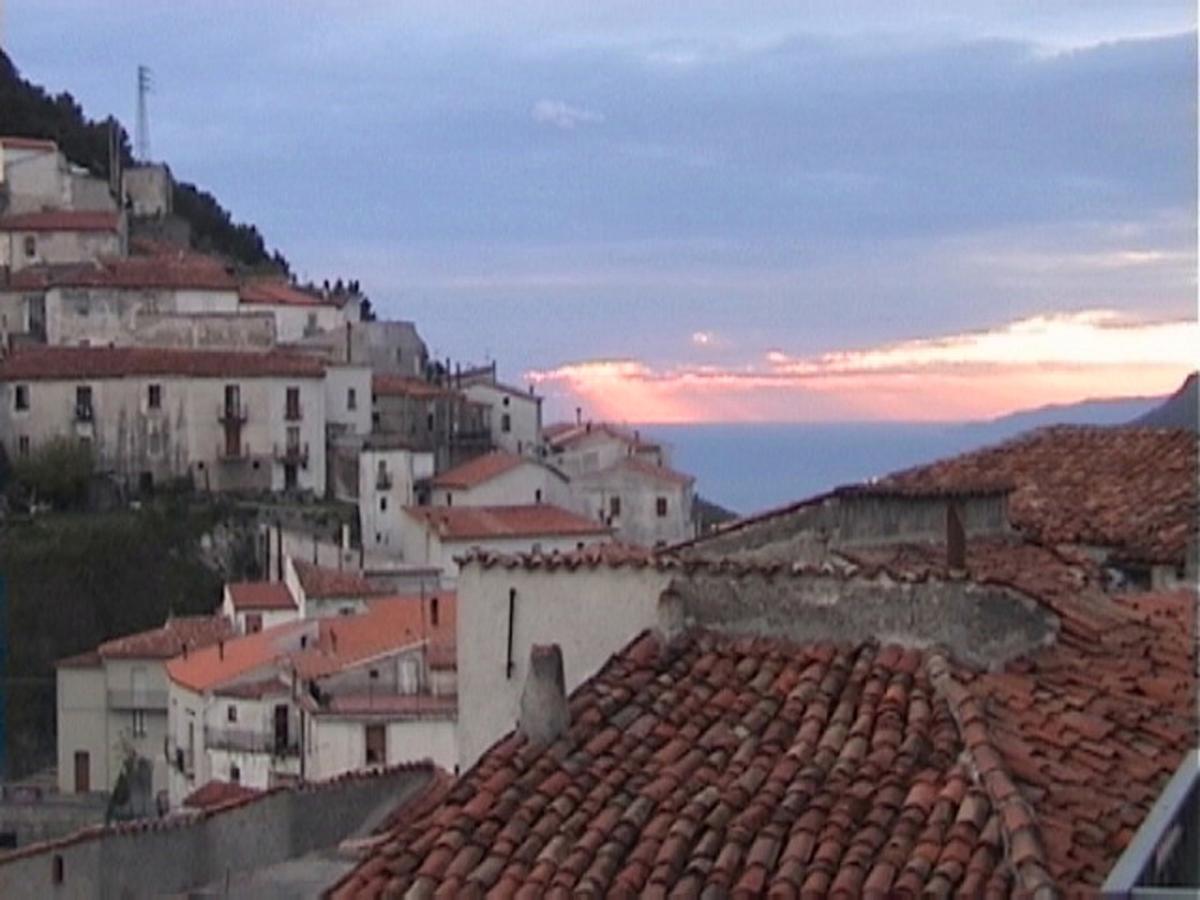 Le Due Lanterne Hotel Aieta Bagian luar foto